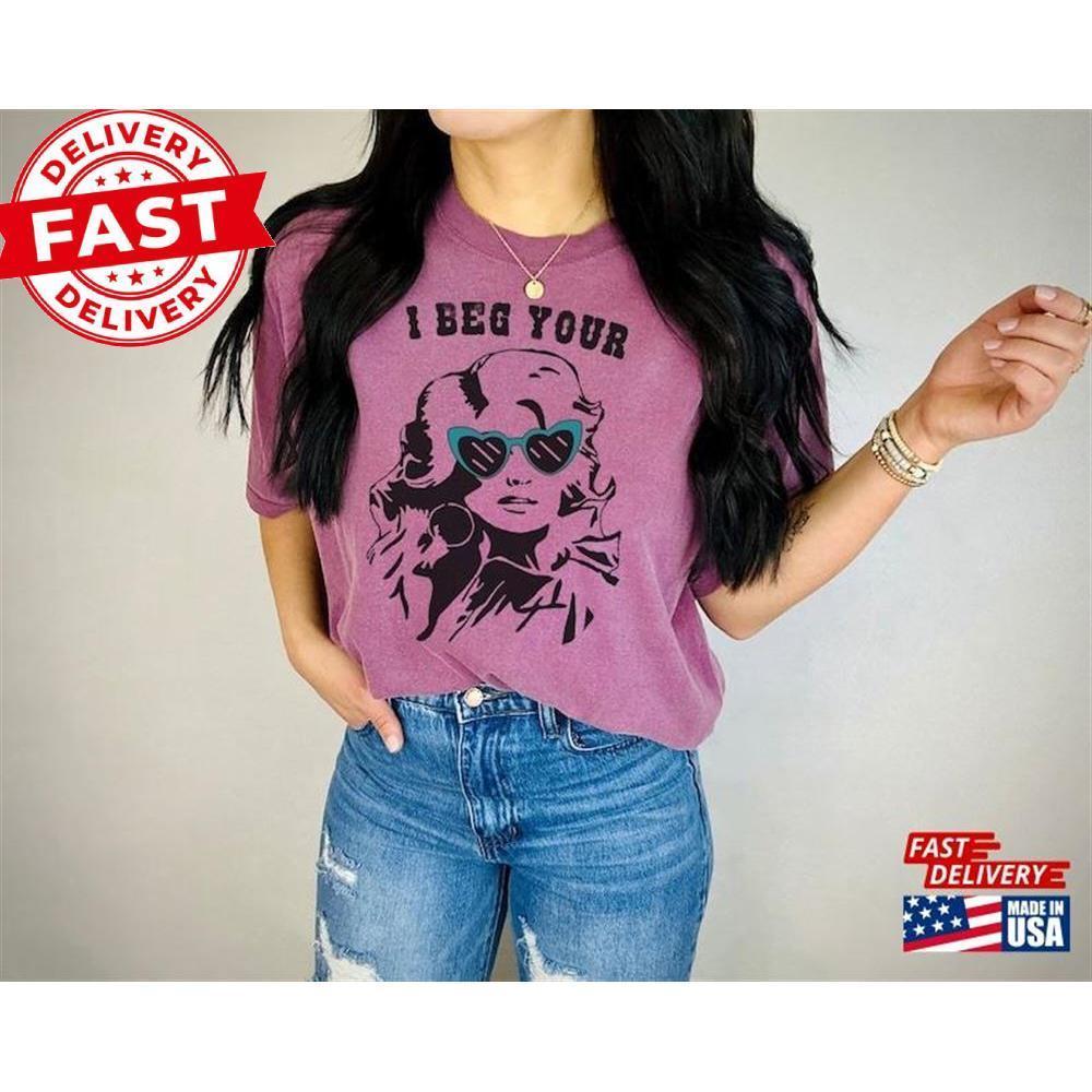 Funny Country Tshirt Retro  Cowgirl Shirt Classic T-Shirt